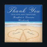 Íman Casamento de Praia Azul Escura 2 Corações na Areia<br><div class="desc">Este Casamento de Praia Azul Escura 2 Corações no Anel de Areia é um favor perfeito para o casamento. Os nossos produtos de casamento Blue Hearts na Praia estão disponíveis numa grande variedade de produtos para o perfeito casamento de praia.</div>