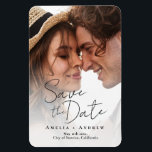 Íman Casamento de Script de Foto do Noivado Elegante<br><div class="desc">Este casamento moderno e minimalista Salve o cartão de data com um roteiro elegante. Ele brinca com a simplicidade de um design de tipografia preto e branco. No verso, você pode adicionar as informações do seu site de casamento, assim como um código QR para seus convidados digitalizarem. É a escolha...</div>