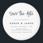 Íman Casamento minimalista moderno Salve a data<br><div class="desc">Uma simples imã salve a data moderna. Personalize este design preto e branco minimalista para ter seus detalhes pessoais e sua mensagem.</div>
