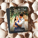 Íman Casamento Personalizado De Foto Do Script Clássico<br><div class="desc">Imagem Clássica Minimalista Salva a Data do Casamento Magnet 🌟 Coleção de Elegância ✨ Eterno: Convites Modernos e Aniversário ✨ Celebrar a união de corações com nossa coleção de "Elegância do Eterno" - uma série cativante de Casamentos Modernos e Convites de Aniversário que combinam perfeitamente o design minimalista com a...</div>