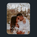 Íman Casamento Salve as Cartões de Data com Foto de Tex<br><div class="desc">Fonte única e impressionante com texto branco em cartões salve a data fotográficos.</div>