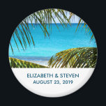 Íman Casamento Tropical de Praia Romântica Turquesa<br><div class="desc">Imagem de casamento personalizada com seus nomes e data. Projetado com uma bela fotografia de uma praia tropical turquesa com grandes frondes de palmeiras verdes que enquadram a cena.</div>
