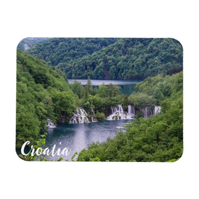 Íman Cascata em cascata com floresta verde na Croácia (Horizontal)