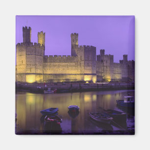 Íman Castelo Caernarfon, à noite, Gwynedd, País de Ga