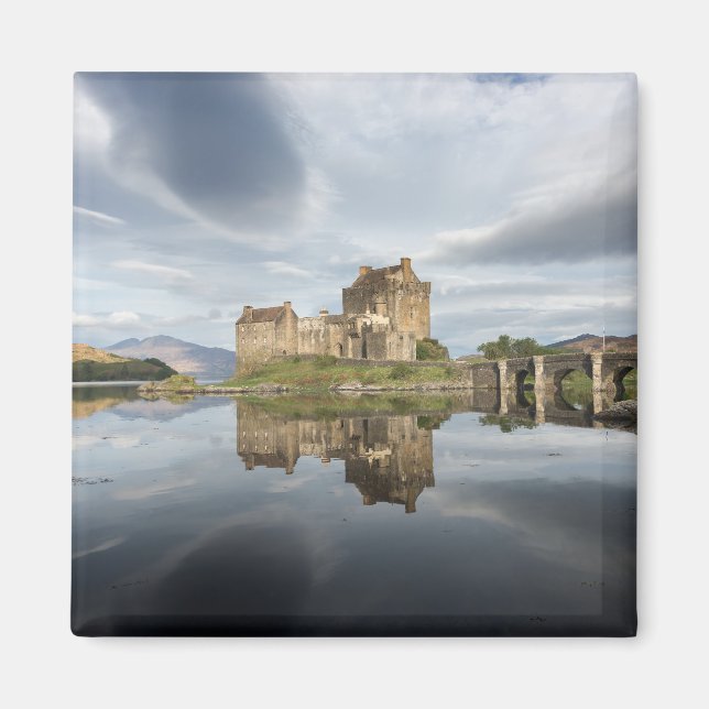 Íman Castelo de Eilean Donan com reflexo na Escócia (Frente)
