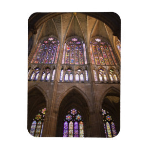 Íman Catedral de Leão, janelas de vitral interior