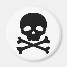 Caveira de Pirata Preta em Fundo Branco