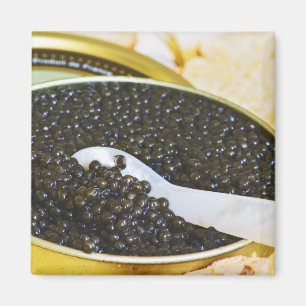 Íman Caviar preto e uma colher de madrepérola para