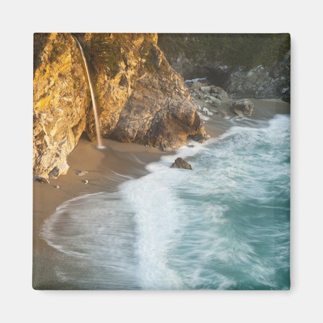 Íman Cenário de McWay Falls deságua na praia e (Frente)