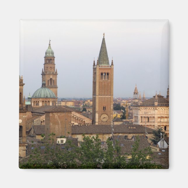 Íman centro da cidade de Parma; igreja Battistero à (Frente)