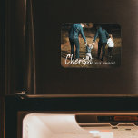 Íman Cherish A Cada Momento Cita Foto Da Família<br><div class="desc">Decorre a sua geladeira ou superfície magnética com um lembrete para acalmar a cada momento usando o nosso Magneta "Cherish All Moment". Este imã apresenta a elegante design de caligrafia e tipografia colocada sobre uma foto familiar emocionante, servindo de inspiração diária para apreciar as pequenas alegrias e momentos preciosos da...</div>