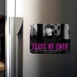 Íman Classe Magenta Neon Moderna de Graduação de Foto 2<br><div class="desc">Anuncie sua conquista especial com nossos ímãs de graduação neon. O ímã de graduação moderno exibe a foto horizontal do formando com "Classe 2023" em letras magenta de neon. Personalize o ímã de graduação de fotos adicionando o nome do formando e o nome da escola. O ímã de fotos da...</div>