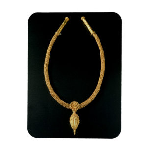 Íman Colar Dourado com o pendente da bolota de Monte