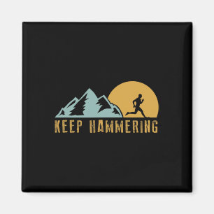 Íman Continue Martelando Trilha de Hiking Montanha Corr