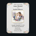 Íman Convite de casamento de fotos tradicional<br><div class="desc">Este design com decoração floral de Photo Watercolor tradicional irá certamente apanhar o olho,  com uma fotografia ediável no seu centro,  mas com uma aquarela de uma igreja. Edite seus nomes,  e a data e você está bem para ir! No entanto,  se desejar,  você também poderá editar o texto!</div>