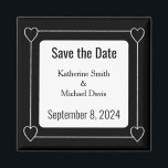 Íman Corações Simples e Românticos Salvem a Data Casame<br><div class="desc">Esta imã salve a data simples e elegante apresenta corações românticos nas esquinas e letras sofisticadas claras.</div>