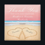 Íman Coral Sunset Peach Beach Wedding 2 Hearding Sand<br><div class="desc">Este Casamento Coral Peach Beach 2 Hearts no Sand Magnet é um favor perfeito para o casamento. Os nossos produtos de casamento Blue Hearts na Praia estão disponíveis numa grande variedade de produtos para o perfeito casamento de praia. Perfeito para um casamento de cruzeiro oceânico, este coração de praia na...</div>