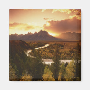 Íman Cordilheira Teton ao pôr do sol, a partir do rio S