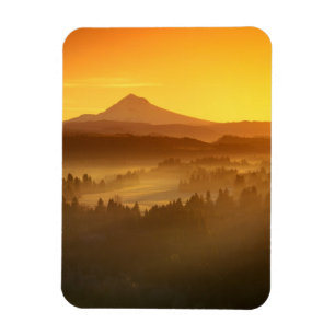Íman Cores laranja do nascer do sol colorem a névoa no 