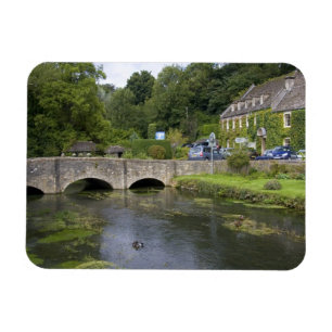 Íman Córrego de truta na vila de Bibury,