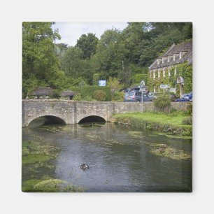 Íman Córrego de truta na vila de Bibury,