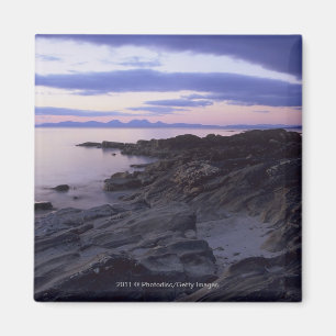Íman Costa rochosa no por do sol em Kintyre, Argyll,