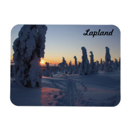 Íman Couché de soleil sur la forêt enneigée en Laponie