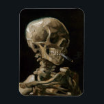 Íman Crânio com cigarro queimado Vincent van Gogh Art<br><div class="desc">Vincent van Gogh (neerlandês, 1853-1890) Skull of a Skeleton with Burning Cigarette, 1885-86, Oil on canvas Unframed: 32 cm × 24, 5 cm (13 pol. × 9, 6 pol.) Trabalhos preparatórios de Vincent van Gogh. Essa pequena pintura faz parte da coleção permanente do Museu Van Gogh, em Amsterdã. Foi pintado...</div>