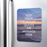 Íman Crie sua própria cotação<br><div class="desc">Crie seu próprio ímã de cotação personalizado. Personalize este ímã com a tipografia moderna minimalista e a paisagem das ondas do oceano nascente.</div>