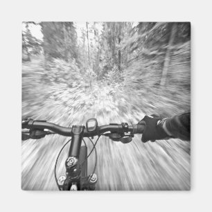 Íman Cruzando uma seção buff de singletrack 2