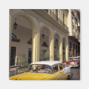 Íman Cuba, Havana. Chevys coloridos da década de 1950