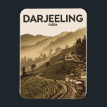 Íman Darjeeling India Illustration Viagem Art Vintage<br><div class="desc">Design de viagem de vetor retrovetor Darjeeling. Darjeeling é uma cidade do estado de Bengala Ocidental da Índia,  nos sopés de Himalaia. Continua a ser o terminal da linha ferroviária Darjeeling Himalaia,  de bitola estreita. Familiarizado para o chá preto distinto cultivado em plantações que apontam as suas encostas circundantes.</div>