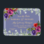 Íman Data de Salvamento da Cor Floral Românica Roxana<br><div class="desc">Esta impressionante aquarela Salve o ímã flexível Date apresenta um fundo de lavanda leve com roxo, rosa escuro e um toque de flores vermelhas e cercado por verde e folhas de eucalipto. Douradas letras e toques de caligrafia são um acompanhamento perfeito das belas flores. Uma escolha design para dar o...</div>