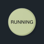 Íman de máquina de lavar louça verde<br><div class="desc">Um imã mínimo de cozinha da máquina de lavar louça "correndo" com um fundo verde sábio que o ajuda com a organização da cozinha. Personalize com o seu texto.</div>