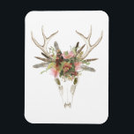 Íman Deer Skull e Flores<br><div class="desc">Deer Skull & Flowers I por Naomi McCavitt. Apresenta um crânio de cervo com flores e penas colocadas na cabeça.</div>