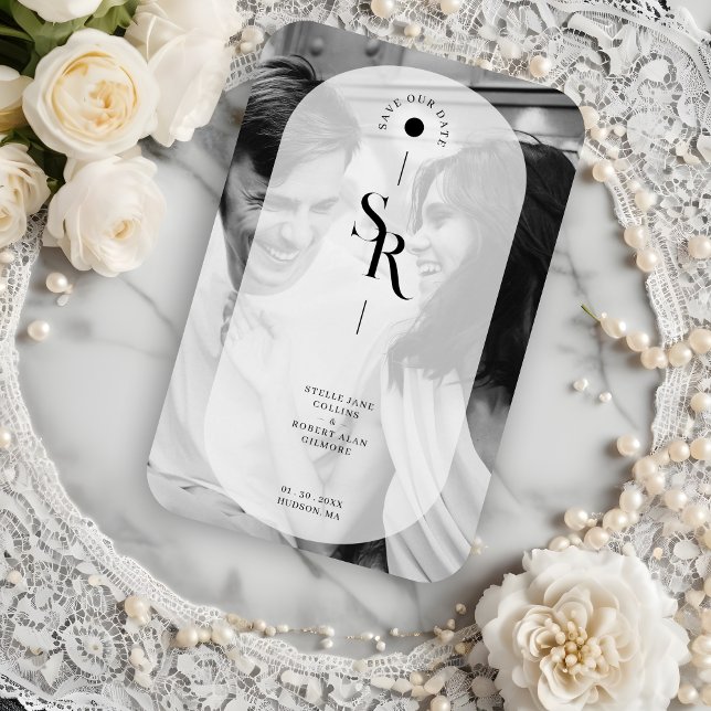 Íman Delicar Iniciais Pretos de Transparência Vellum (Delicate Vellum Transparency Elegant Black & White Wedding Initials Photo Save the Date Magnet.)