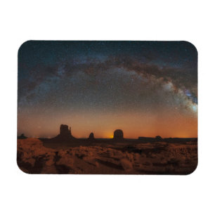 Íman Deserts Starry Sky Over A Desert Landscape