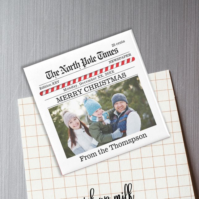 Íman Design de Jornais de Típica Fora de Natal (Christmas cute whimsical Newspaper photo magnet. )