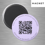 Íman Detalhes do código QR do site de casamento rsvp vi<br><div class="desc">Adicione sua url para o site do seu casamento. Para informações,  detalhes,  rsvp online. Um fundo roxo violeta,  lavanda,  texto preto.</div>