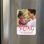 Íman Dia de os namorados XOXO Magnet para mãe<br><div class="desc">Imagem personalizada de Dia de os namorados personalizada personalizada com sua foto e texto. Este design moderno minimalista apresenta a inscrição manual da cor vermelha da água, que diz XOXO. A mensagem abaixo diz "Feliz dia de os namorados para a Melhor Mama" ou você pode personalizá-la com sua própria mensagem...</div>