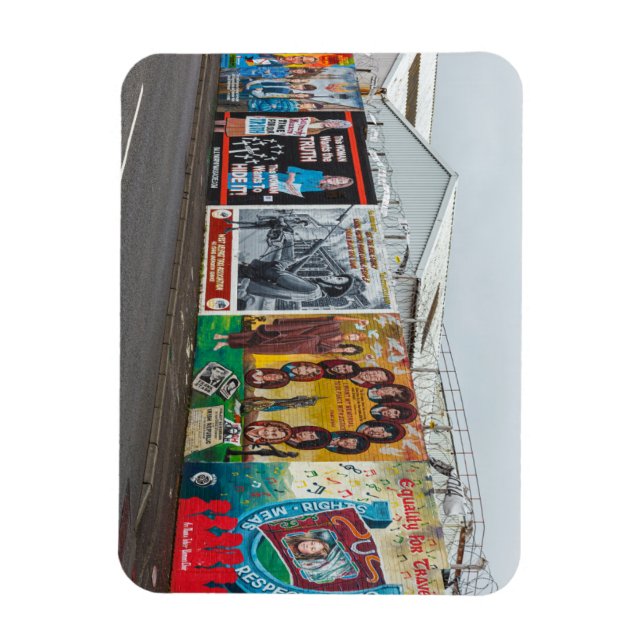 Íman Die Graffiti in Belfast Irland (Vertical)