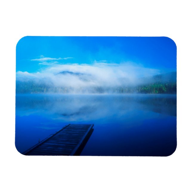 Íman Doca em lago calmo e enevoado, Califórnia (Horizontal)