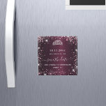Íman Doce 16 rosa-burgundy tiara salvar a data<br><div class="desc">Para um doce elegante 16,  16 anos. Uma cor de fundo arrojada. Decorado com poeira cintilante rosa,  uma tiara. Personalize e adicione um nome,  idade e data. Salvar a data é escrito com um script de estilo moderno,  escrito à mão,  com alternâncias.</div>