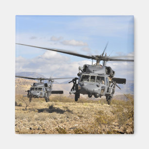 Íman Dois helicópteros HH-60 Pavehawk a preparar-se par