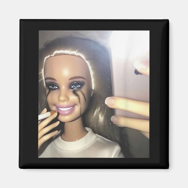 Íman Doll Humor Escura Fumando Selfie Parody (Frente)
