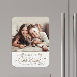 Íman Dourada Caligrafia Romântica Feliz Foto de Natal<br><div class="desc">Magneta romântica e elegante da cozinha de fotos de feriado. Para personalização mais avançada deste design,  clique no link Personalizar Mais para alterar a fonte,  o tamanho,  a cor,  etc.</div>