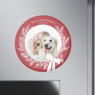 Íman Dusty Red & White Simple Wreath Foto de Natal