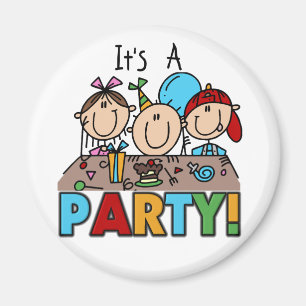 Íman É t-shirt e presentes de uma festa de aniversári