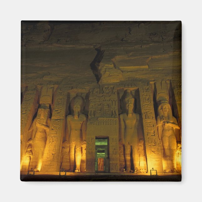 Íman Egito, Abu Simbel, Fachada iluminada do Pequeno (Frente)
