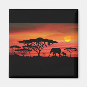 Íman Elefante e pôr do sol laranja no Serengeti